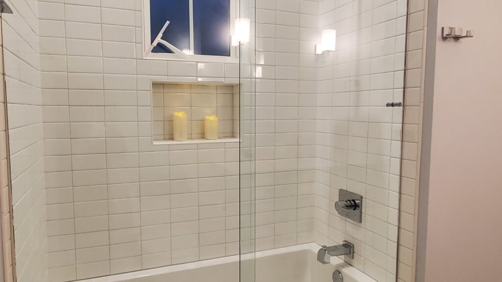 Bathroom 4: tub/shower combination